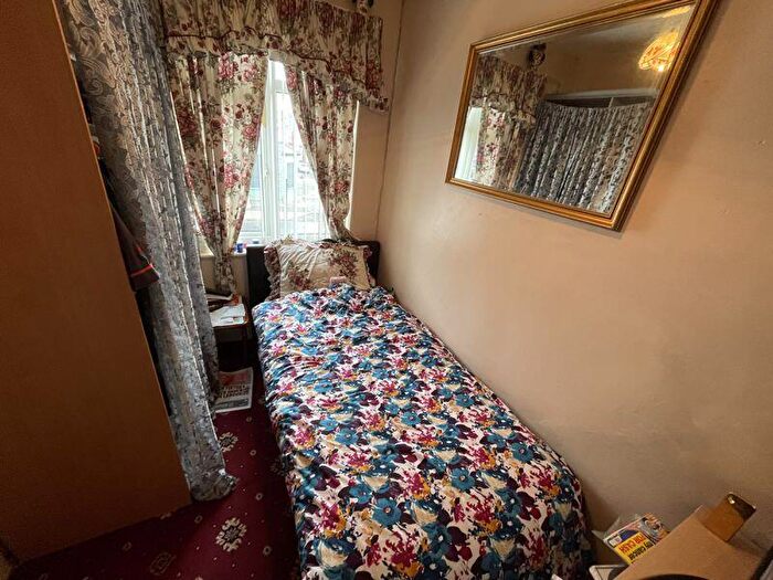 3 Bedroom Flat For Sale In Heaton Road, Heaton, Newcastle Upon Tyne, NE6