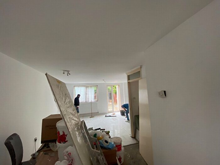 3 Bedroom Maisonette To Rent In Moorfield Road, Enfield, EN3