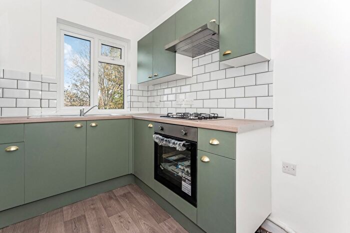 3 Bedroom Flat To Rent In Croydon Road, Beckenham, BR3