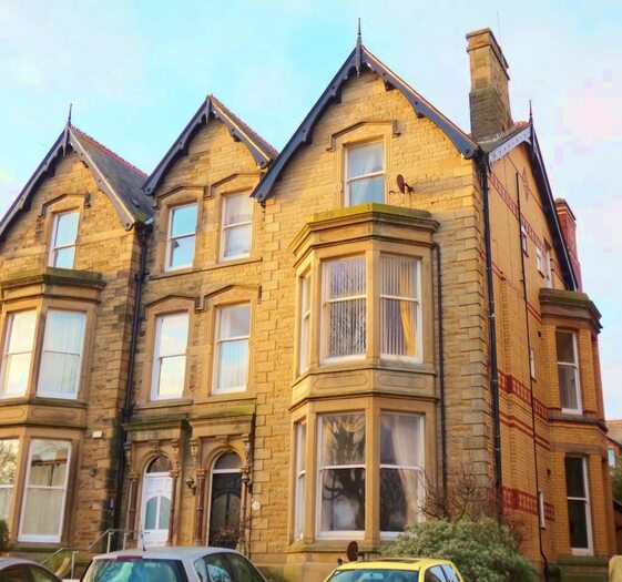2 Bedroom Apartment To Rent In Clifton Drive North, Lytham St. Annes, FY8