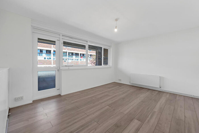 2 Bedroom Apartment To Rent In Avis Square, London, E1