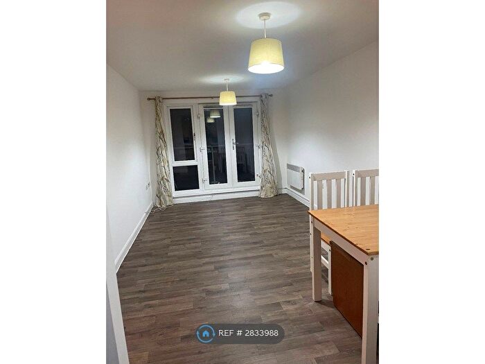 2 Bedroom Flat To Rent In Foundry Court, Slough, SL2