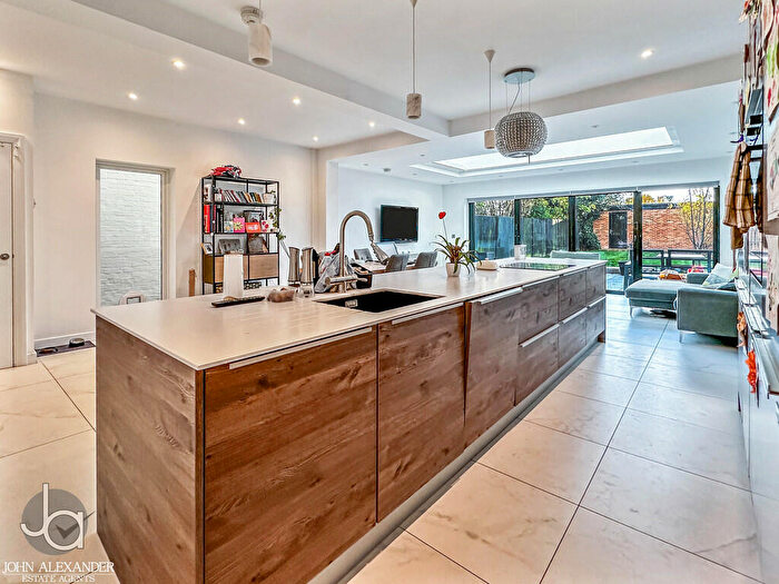 4 Bedroom Detached House For Sale In Straight Road, Colchester, CO3