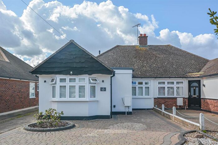3 Bedroom Semi-Detached Bungalow For Sale In Saffron Close, West Horndon, Brentwood, CM13