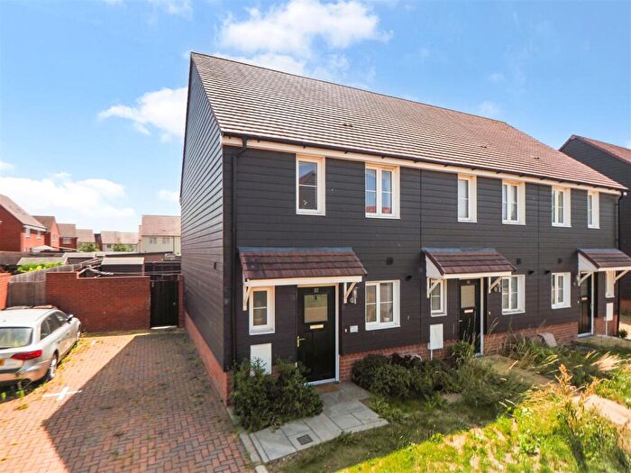 2 Bedroom End Of Terrace House For Sale In Weave Crescent, Andover, SP11