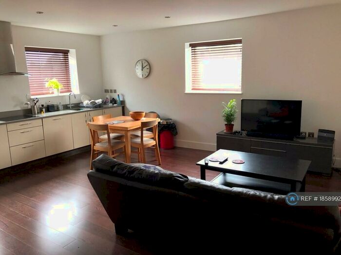 2 Bedroom Flat To Rent In Hamley Lodge, London, SE15