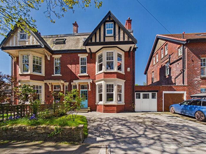 6 Bedroom Semi-Detached House For Sale In Beverley Gardens, Cullercoats, NE30
