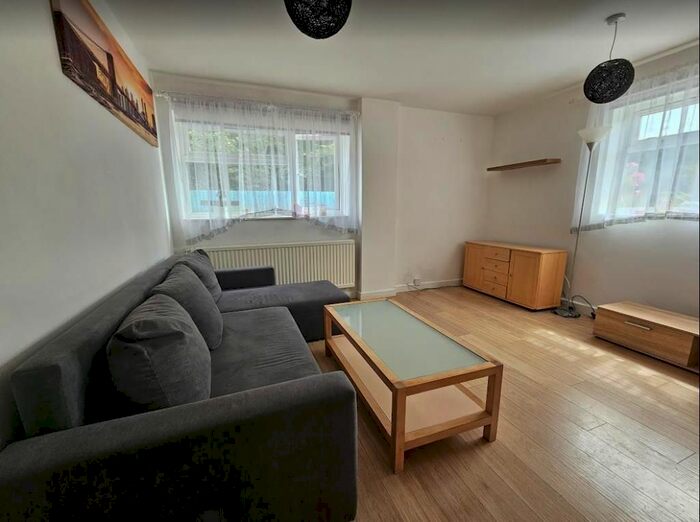 1 Bedroom Flat To Rent In Brock Gardens, Reading, RG30