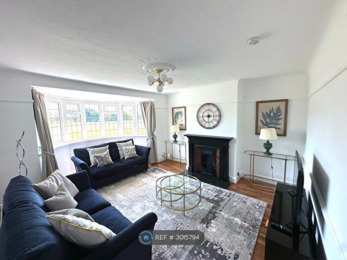 2 Bedroom Flat To Rent In Newlands Road, Bournemouth, BH7