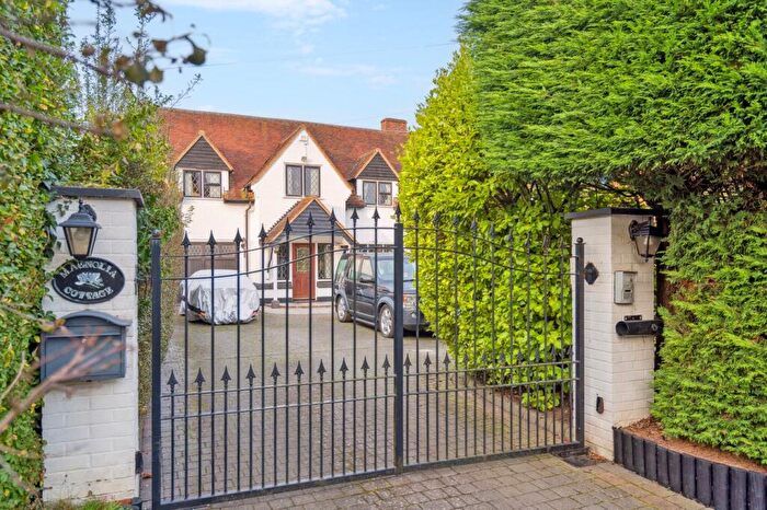 4 Bedroom Detached House For Sale In Elm Close, Farnham Common, SL2