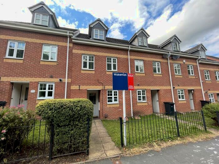 3 Bedroom Town House To Rent In Wrens Nest Road, Dudley, West Midlands, DY1