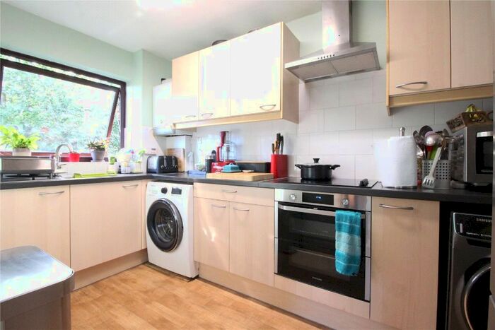2 Bedroom Flat To Rent In Hillcrest, Upper Weybourne Lane, Farnham, GU9