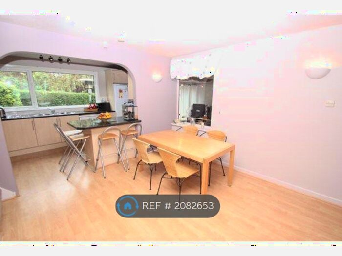 4 Bedroom Detached House To Rent In Linton Rise, Leeds, LS17
