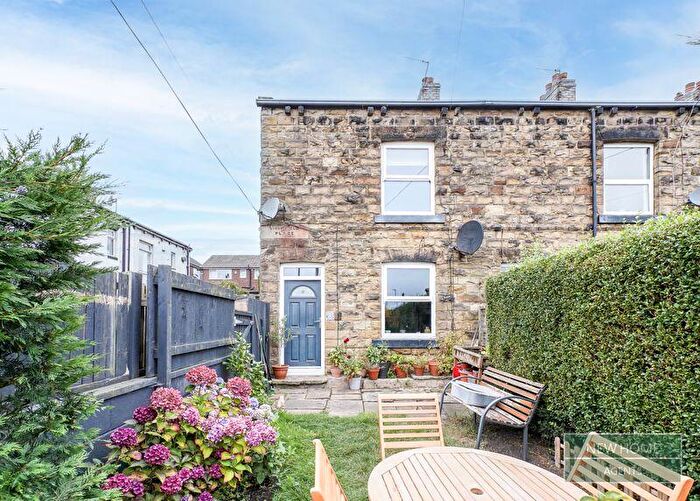 3 Bedroom End Of Terrace House For Sale In Street Lane, Gildersome, Morley, Leeds, LS27