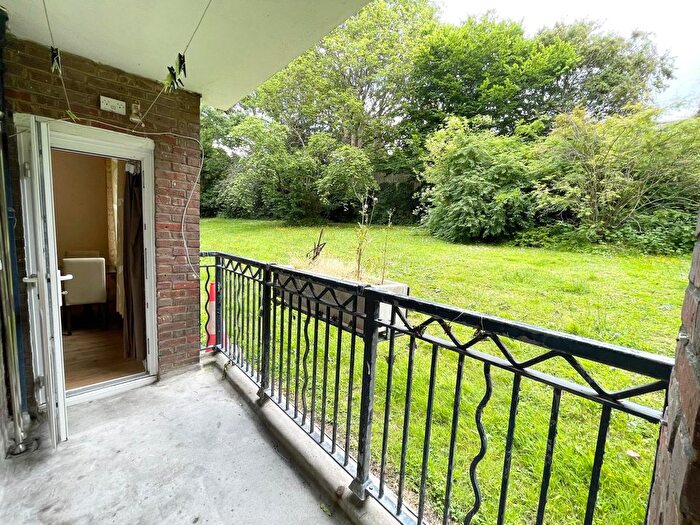 3 Bedroom Maisonette To Rent In Lyndale, London, NW2