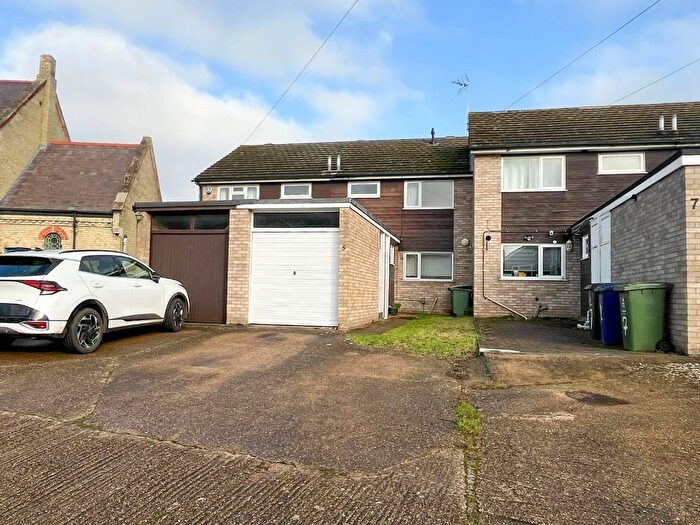 3 Bedroom Terraced House For Sale In Fishers Lane, Cambridge, CB1