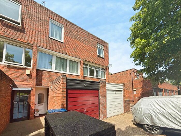 3 Bedroom Terraced House For Sale In Owen Close, London, SE28