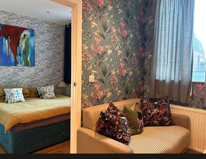 Flat To Rent In Edridge Road, CR0