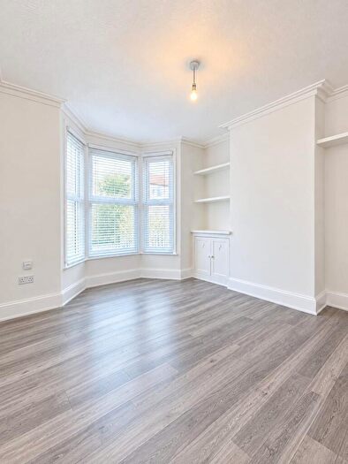 2 Bedroom Flat To Rent In St. Mary's Road, Leyton, E10