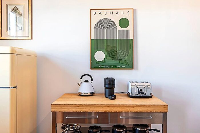 2 Bedroom Flat To Rent In Flat Gunter Grove, London, SW10