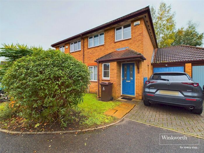 3 Bedroom Semi-Detached House To Rent In Saunders Close, Twyford, Reading, Berkshire, RG10