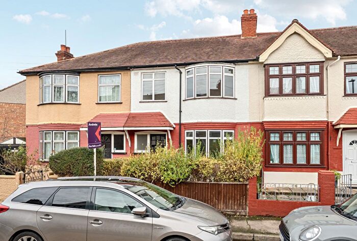 3 Bedroom Detached House For Sale In Russell Road, Mitcham, CR4