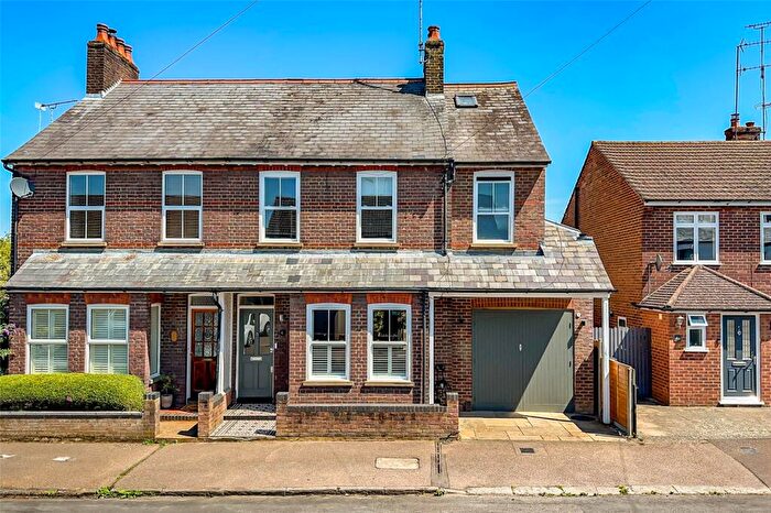 4 Bedroom Semi Detached House For Sale In Kingcroft Road, Harpenden, Hertfordshire, AL5
