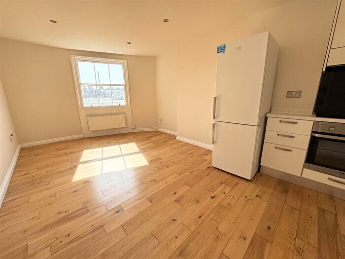 2 Bedroom Flat To Rent In Hill House, Western Road, Hove, BN3