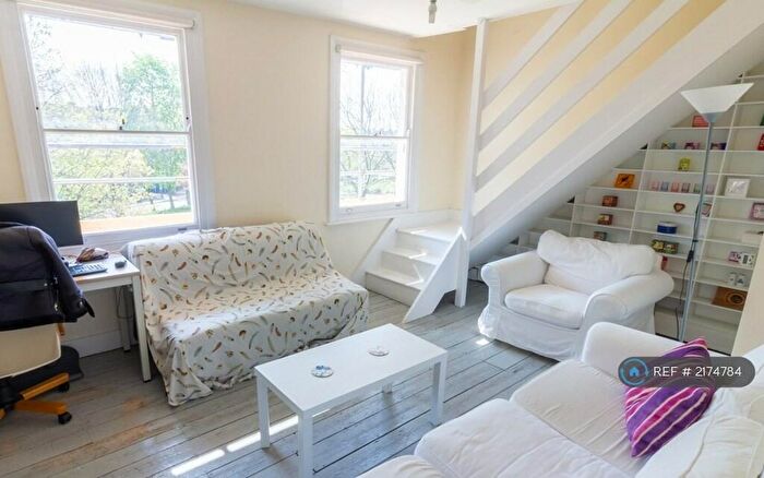 3 Bedroom Flat To Rent In Chatham Street, London, SE17