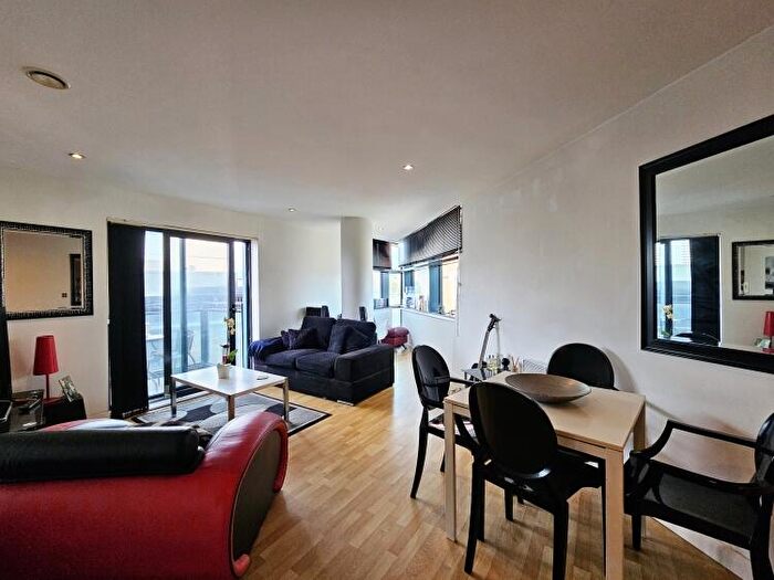 2 Bedroom Apartment For Sale In One Brewery Wharf, Waterloo Street, Leeds West Yorkshire, LS10