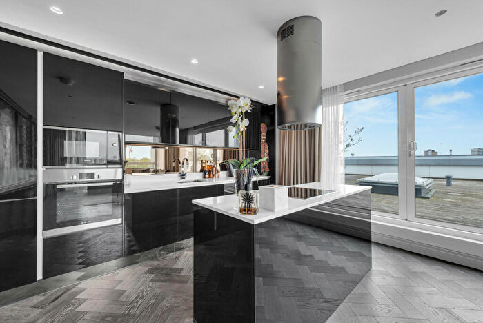 2 Bedroom Apartment For Sale In Unit Lock House, Surrey Quays, SE16