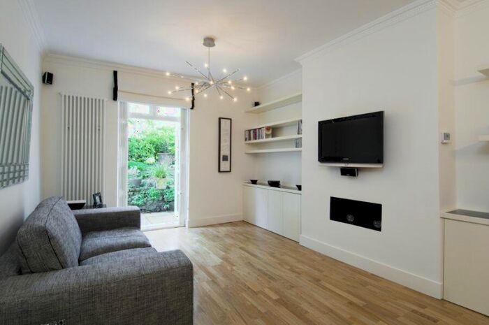 1 Bedroom Flat To Rent In Belsize Grove, Hampstead, NW3