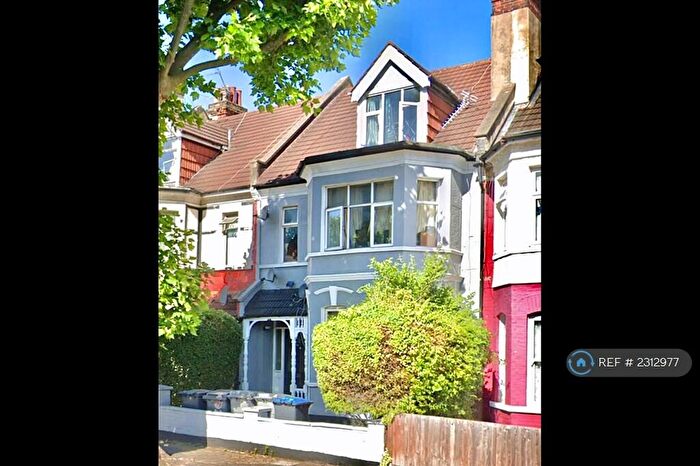 Studio To Rent In Willesden Green, London, NW2