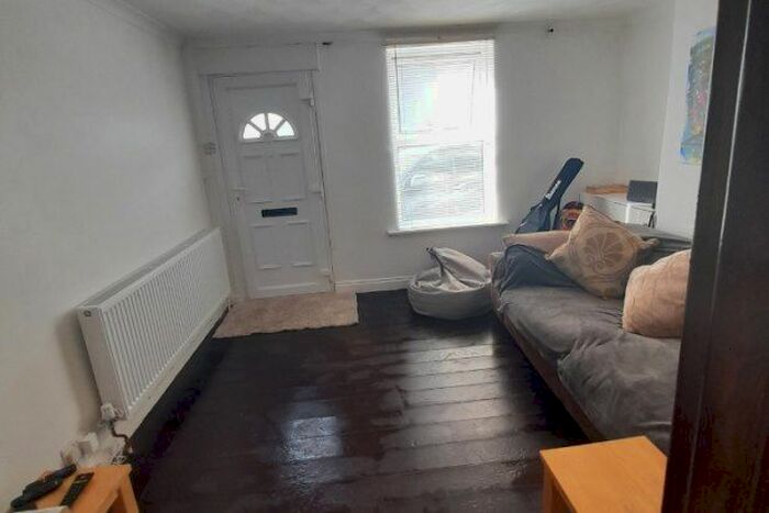 2 Bedroom Property To Rent In Whitfeld Road, Ashford, TN23