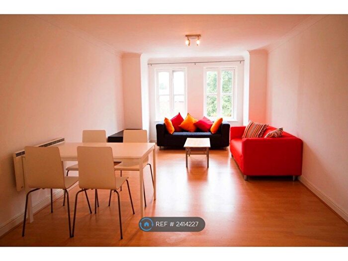 2 Bedroom Flat To Rent In Manchester, Manchester, M14