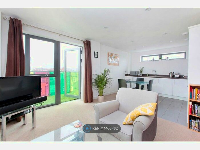 1 Bedroom Flat To Rent In Bicycle Mews, London, SW4