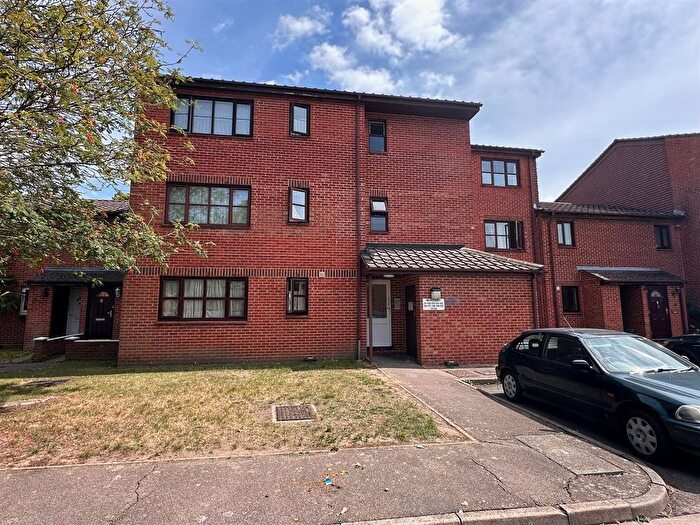Studio For Sale In Newcourt, Uxbridge, UB8