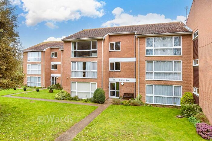2 Bedroom Flat For Sale In Alpha Road, Birchington, Kent, CT7