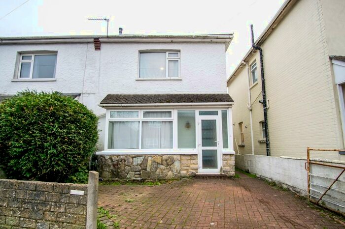 4 Bedroom Semi-Detached House To Rent In Cardigan Road, Bournemouth, Dorset, BH9