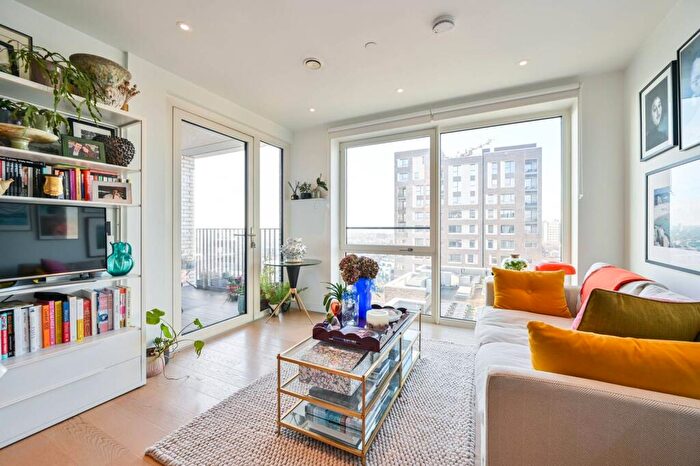 1 Bedroom Flat For Sale In Sayer Street, Elephant And Castle, London, SE17