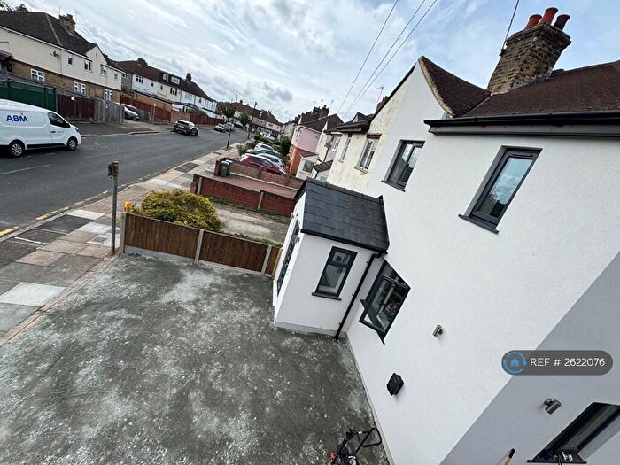 3 Bedroom Semi-Detached House To Rent In Bradbourne Road, Bexley, DA5