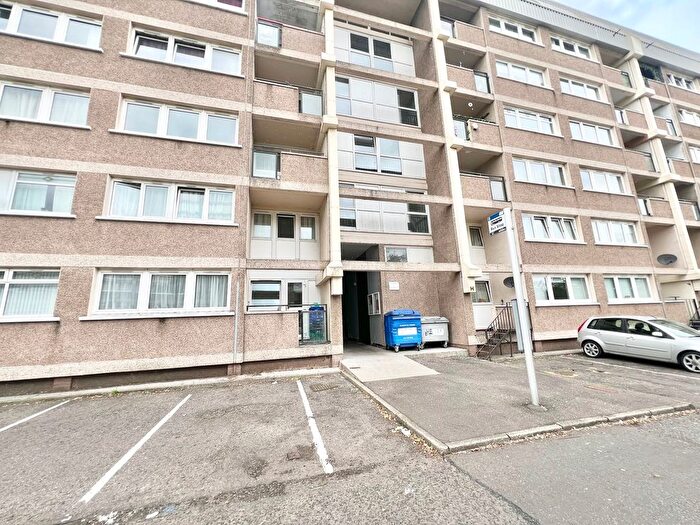 2 Bedroom Flat To Rent In Hillpark Drive, Glasgow, G43