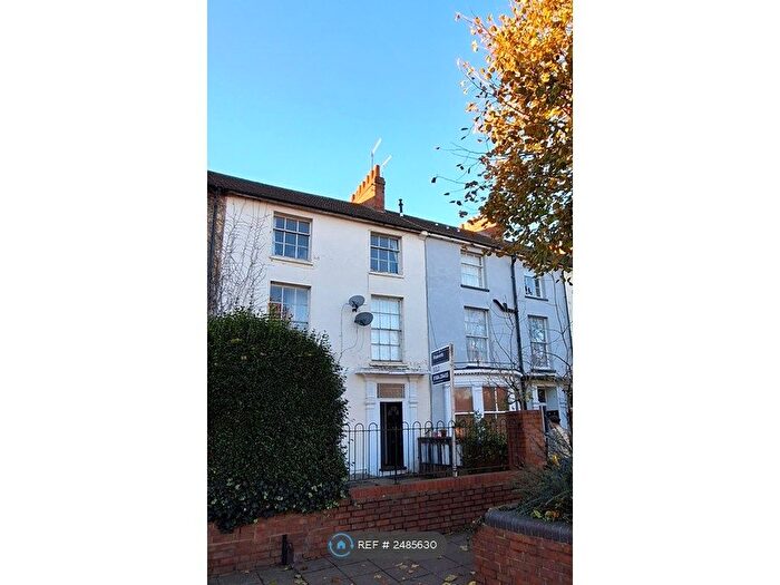 4 Bedroom Flat To Rent In Royal Terrace, Northampton, NN1