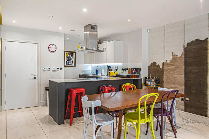 3 Bedroom Terraced House To Rent In Rampart Street, Aldgate East, London, E1