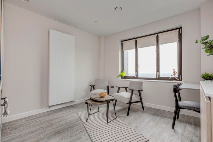 Flat To Rent In College Road, Croydon, CR0