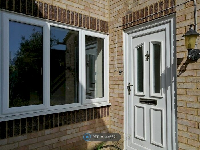 3 Bedroom Detached House To Rent In Warwick Court, Kettering, NN15