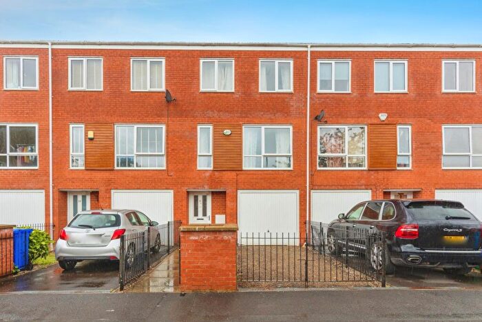 4 Bedroom Terraced House For Sale In Guide Post Road, Manchester, Greater Manchester, M13