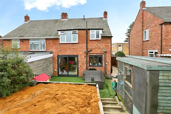 3 Bedroom Semi-detached House For Sale In Kingsfold Avenue, Southampton, Hampshire, SO18