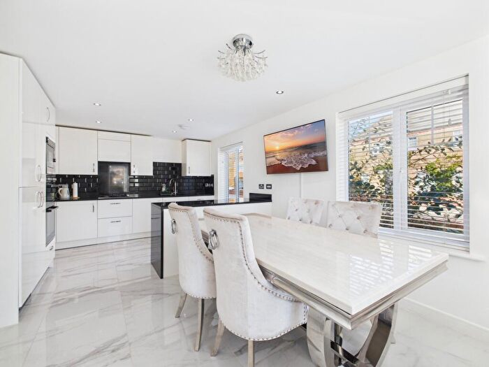 4 Bedroom Detached House For Sale In Hawker Way, Pineham, NN4