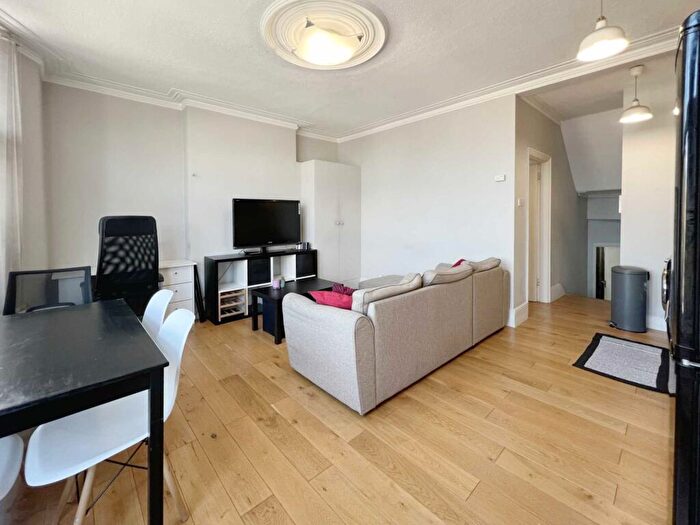 1 Bedroom Flat To Rent In High Street, New Malden, KT3